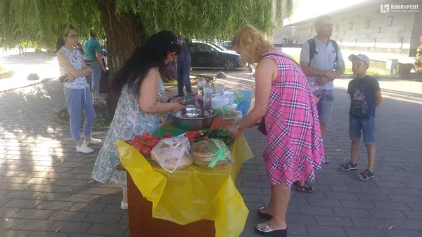 У Луцьку розгорнули найбільший в історії України кримськотатарський прапор