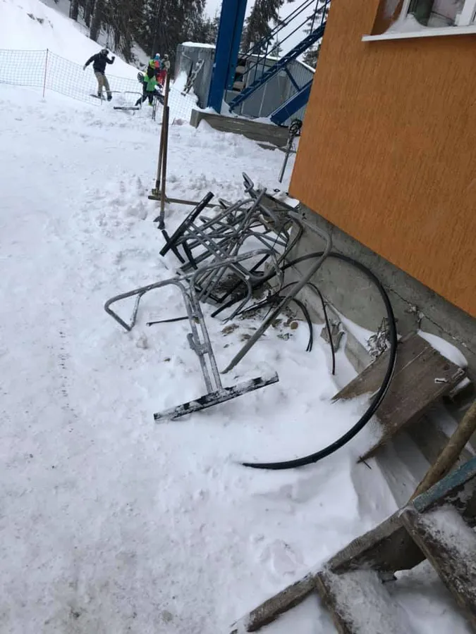 На Драгобраті лижники впали з підйомника разом із конструкцією