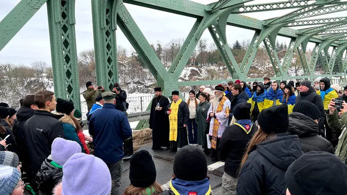 В Устилузі зустріли Вифлеємський вогонь миру (фото)