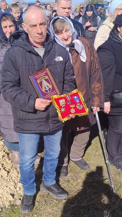 Шукали пів року: на Волині попрощалися із 29-річним воїном Богданом Тюхтеєм (фото)