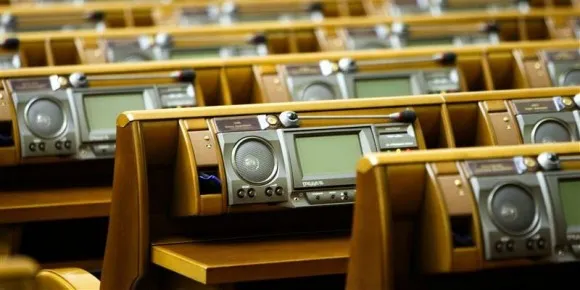 Хто з волинських нардепів голосує проти своєї фракції