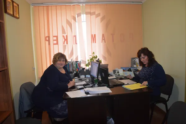 Управитель будинку на проспекті Відродження, 22 a Ніна Цибуля  та Лілія Слупачик