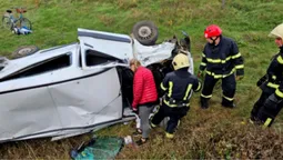 Постраждала 12-річна дівчинка: у Луцькому районі потяг збив легковик (фото)