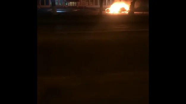 На Луцькій автостанції №2 вщент згорів автомобіль (фото, відео)