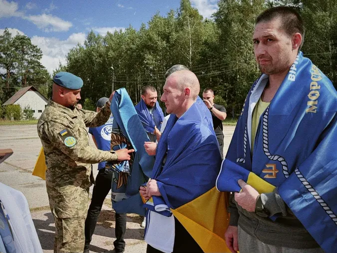 З білорусі в Україну повернулися 10 зниклих безвісти воїнів (фото)