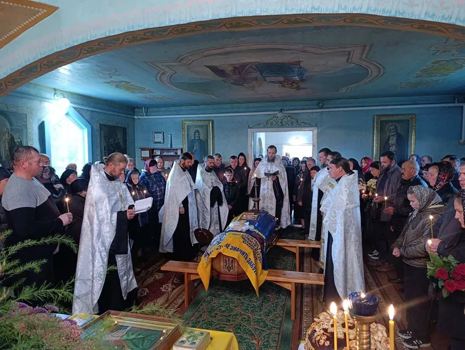 На Волині провели в останню земну дорогу воїна Віталія Щербачука (фото)