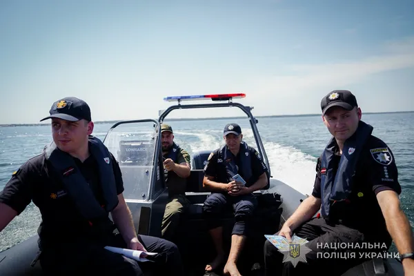 «За п'ять хвилин може статися біда»: водна поліція показала небезпечний бік Світязя (фото)