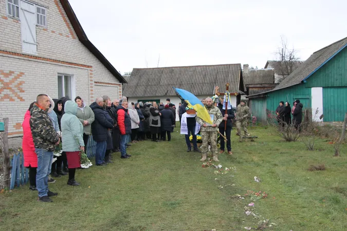 У селі на Волині похоронили загиблого захисника Віталія Лук'янчука