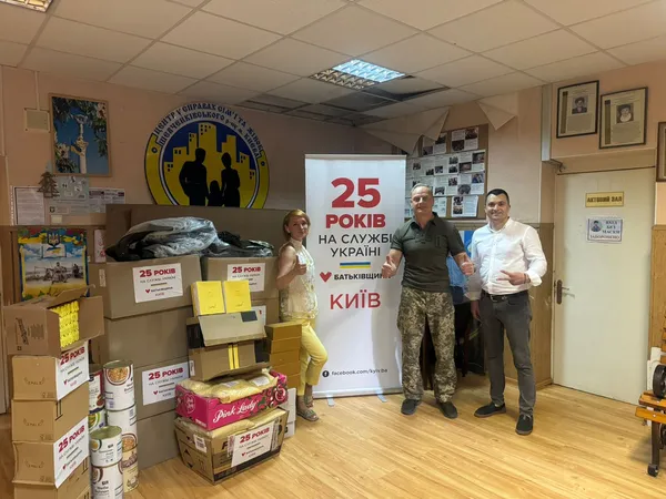 «Батьківщина» у своє 25-річчя відправила на фронт 25 вантажів гуманітарної та військової допомоги (фото)