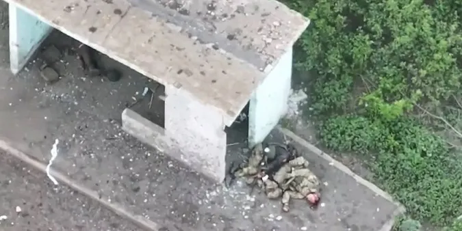 Волинські «ворони» з автобусної зупинки відправили окупантів на концерт Кобзона (відео 18+)