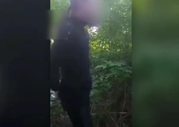 В лосинах, кофті і балетках: біля Рожища затримали священника у жіночому одязі (відео)