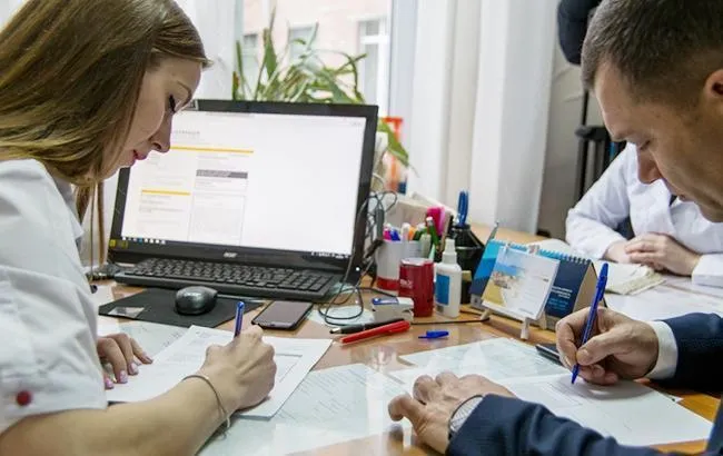 Лучан просять підписувати декларації з лікарями