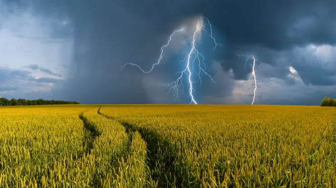 На Волинь сунуть похолодання та сильні грози