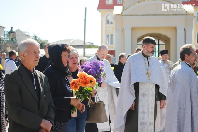 Знову похорон: Луцьк попрощався із загиблим захисником Віталієм Степанишеним (фото, відео)