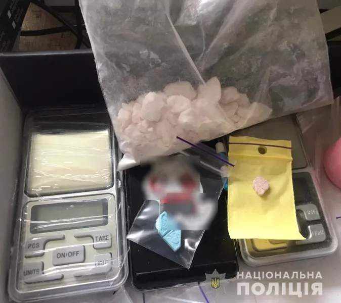 У Луцьку чоловік і жінка торгували амфетаміном (фото)