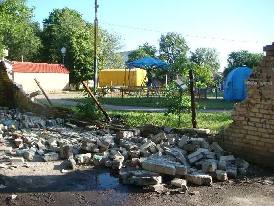 У Ковелі обвалилася стіна містечка атракціонів (фото)