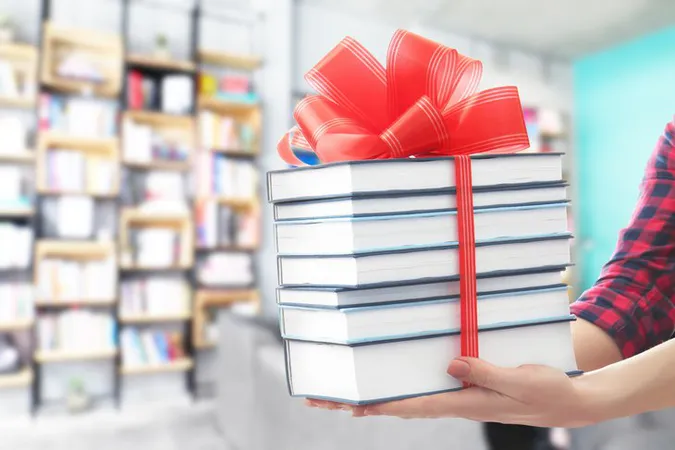 Книги відомих волинян: що читають, дарують і хочуть отримати в подарунок