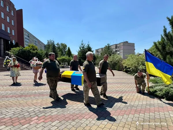 Повернувся на щиті через два роки: на Волині попрощалися з воїном Віталієм Мінчуком (фото)