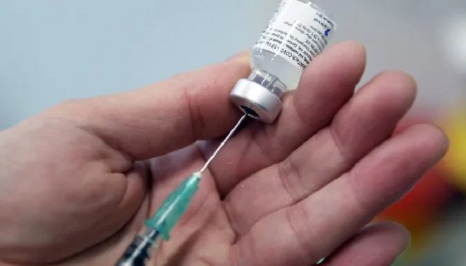 Яка різниця між додатковою і бустерною дозами COVID-вакцини: розповідають у МОЗ