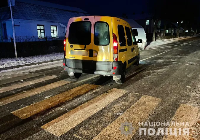 На Волині автомобіль на пішохідному переході збив 15-річну школярку (фото, відео)