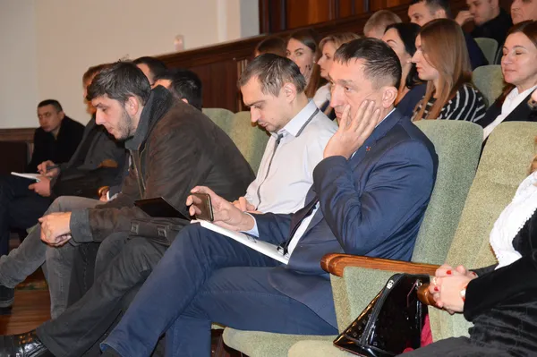 Чому хитаються стільці у Волиньраді? (репортаж)