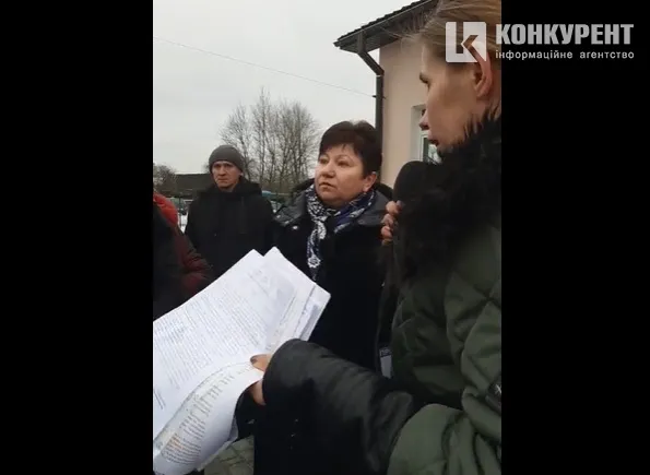 «Доктор Саша»: через невакцинованого фельдшера селяни перекриють трасу Ковель-Брест (відео)