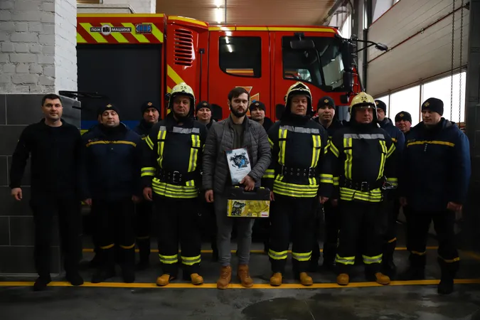 Рятувальники відзначили лучанина, який виніс з пожежі сусіда (фото)