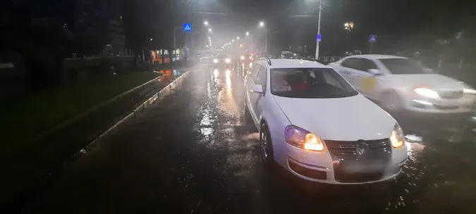 У Луцьку Volkswagen збив 58-річну жінку на переході (фото, відео)