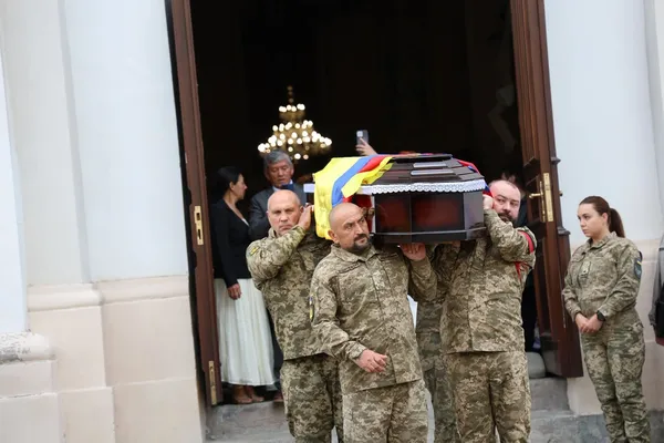 Приїхав з іншого кінця світу, аби стати солдатом: у Луцьку попрощалися з добровольцем із Колумбії (фото, відео)