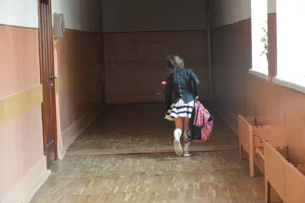Поспішає на урок