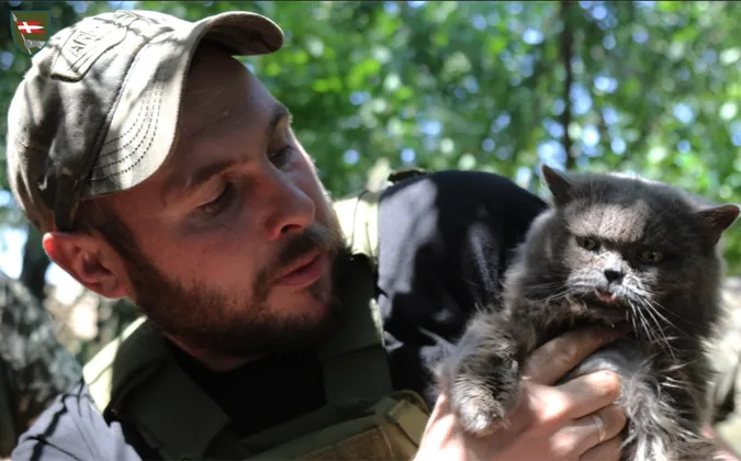 Волинські воїни 14-ОМБр показали пухнастого Дракулу, який помагає їм нищити окупантів