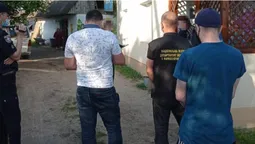 У Ковельському районі під час обшуків знайшли наркотики та пістолети (фото)