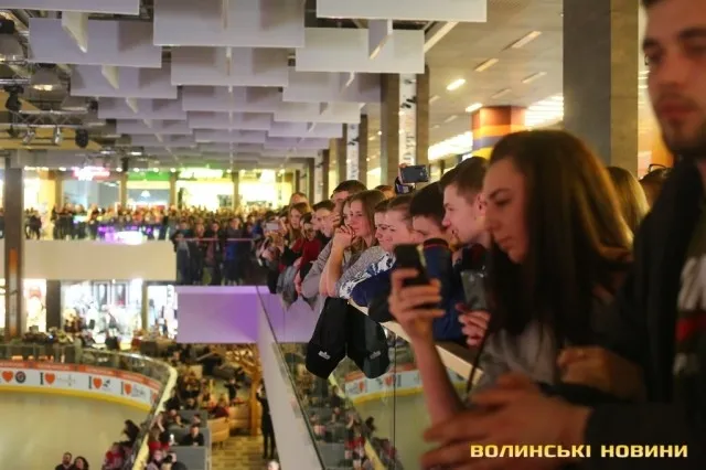 У луцькому «ПортCity» відгримів концерт гурту «Без обмежень» (фото)
