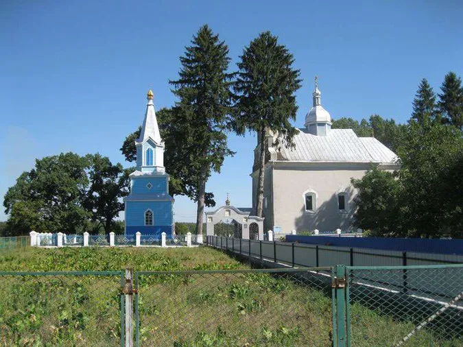 Шарпанина, гімн, зрізані замки: храм у Четвертні перейшов у ПЦУ