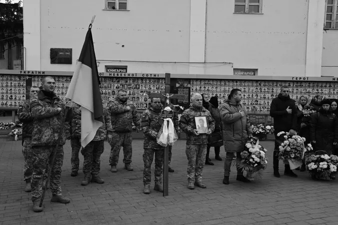 У Луцьку попрощалися із загиблим на Запоріжжі Сергієм Мезенцевим (фото)