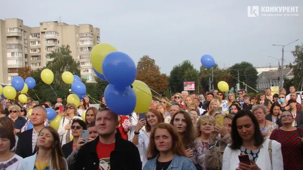 Над Волинню замайорів найбільший прапор (фото. відео)