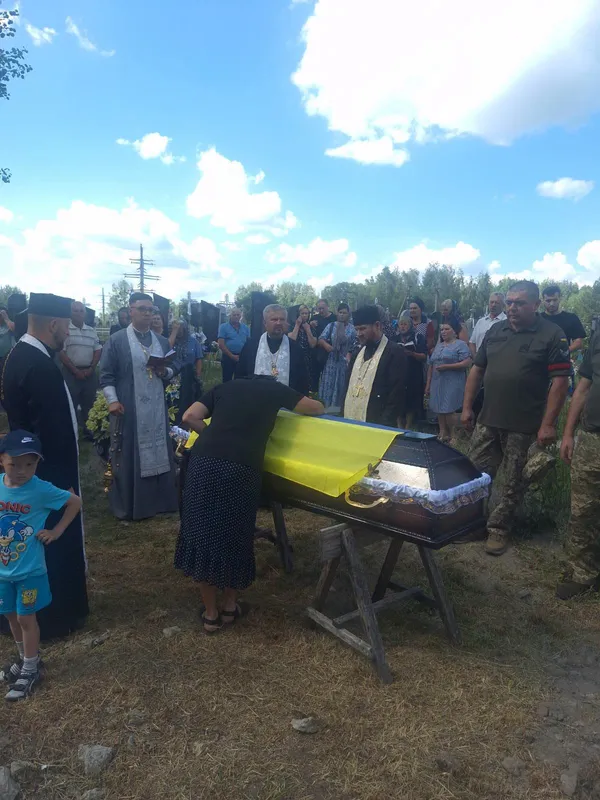 Понад півтора року родина чекала звістки: на Волині попрощалися з воїном Миколою Войтюком (фото)