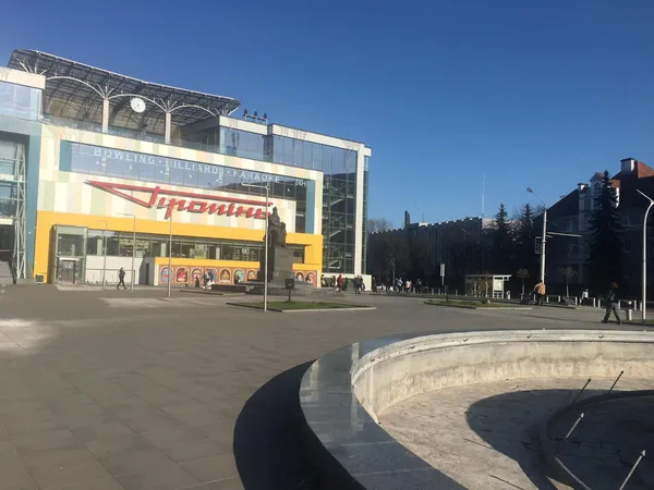 Від завтра в Луцьку  – особливий режим, а сьогодні – черги (фото)