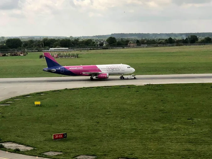 У Львові здійснив аварійну посадку літак авіакомпанії Wizz Air (фото)