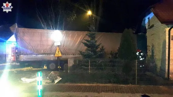 Українець в'їхав вантажівкою у будинок у Польщі (фото)
