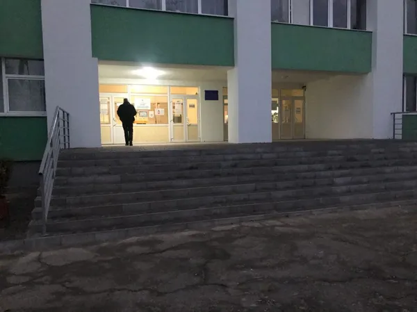 На кількох виборчих дільницях в Луцьку немає пандусів (фото)