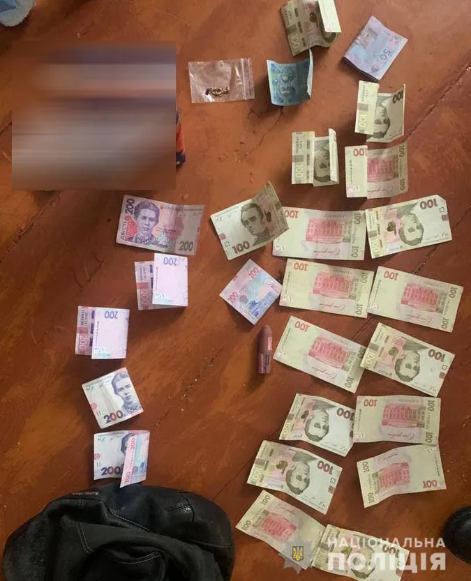 Телефони, прикраси, гроші: дві злодійки обкрадали пенсіонерів на Волині (фото, відео)
