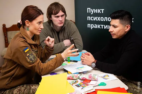 Пішла служити добровільно: як нацгвардійка з Волині допомагає військовим (фото)