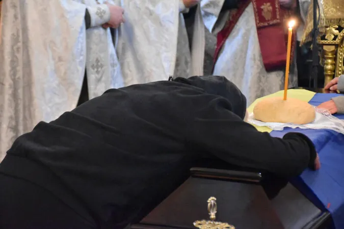 У Луцьку попрощалися з полеглим офіцером-розвідником Віталієм Петруком (фото)