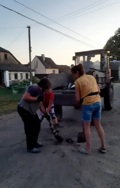Завали розбирали всім селом: показали руйнування після збиття БПЛА на Волині