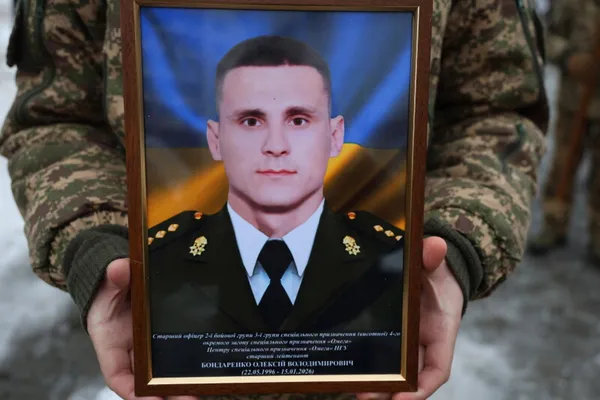 У Луцьку попрощалися з загиблим на війні відомим спортсменом Олексієм Бондаренком (фото)