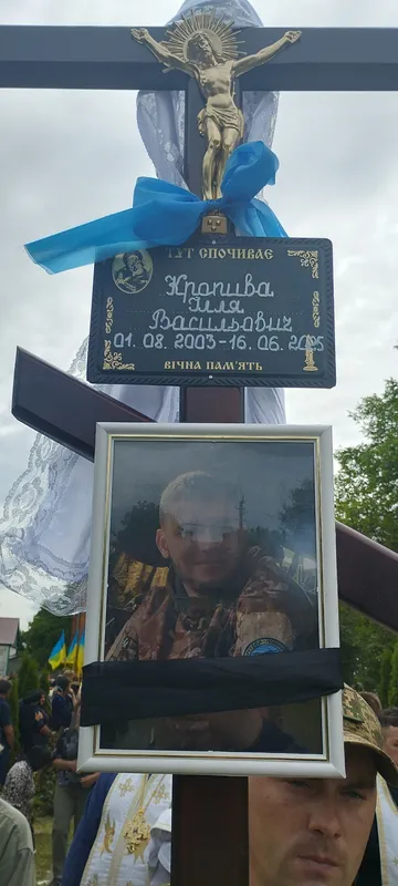 На Волині попрощалися із 21-річним воїном Іллею Кропивою (фото)