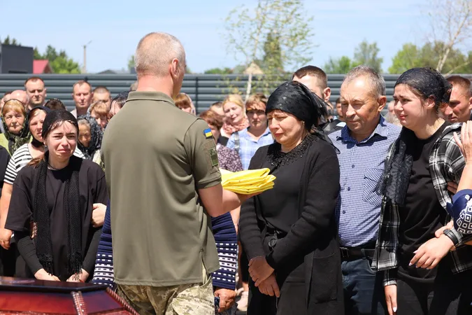 Біль і сльози: на Волині попрощалися з молодим снайпером Вітарієм Шереметою, який загинув на Харківщині