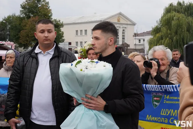 «Для мене це вже моя реальність»: у Луцьку зустріли Павла Літвіна після 50 місяців російського полону (фото)