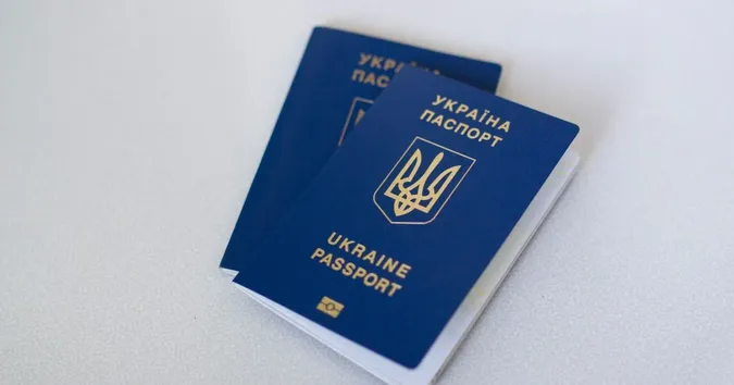 14-річні підлітки тепер зможуть оформити закордонний паспорт самостійно